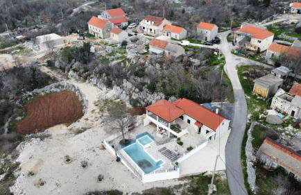 Holiday house with a swimming pool Vrgorac, Zagora - 22798 - Foto 1