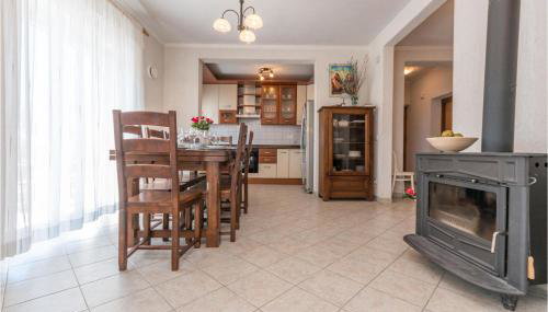 Cozy Home In Tinj With Kitchen - Foto 5