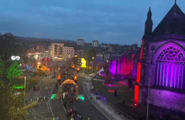 The Paisley Penthouse - Stunning View of the Abbey - Foto 71