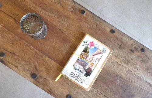 Boho Chic Apt, Frontline Sea & Paseo Views - Photo 18