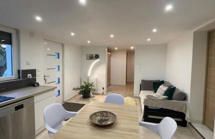 LE HAVRE D'ATHENA - Grand appart, jardin privé, abri vélos & accès rapide A61 - Foto 14