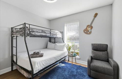 3-BD 2-BA Frisco Getaway - Backyard Patio BBQ - Foto 28