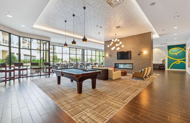 Stylish 1 BR Apartment w Movie Theater - Photo 5