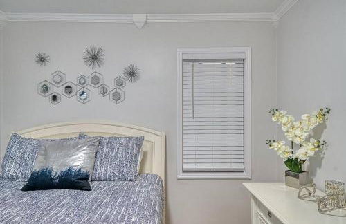 Beautiful Modern home with all year use HOT TUB, Pool table, Game room, & Propane fire pit!! - Foto 6