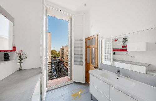 Grand T2 Hausmannien face à la Gare Hyères - THD Fibre - Park Proche - Clim - Foto 4