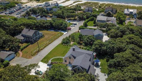 Gorgeous Home 2 Min Walk to Beach - Foto 5