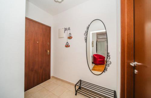 Violet Red Yellow Apartments - Foto 16