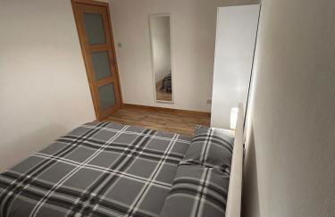 Yellow house on the hill - Foto 30