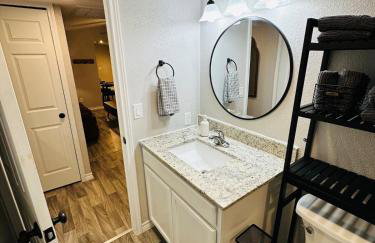 Golden Hour Getaway - Photo 3