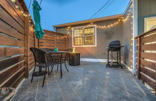 Walkable Downtown Stay with Fire Pit - Foto 2
