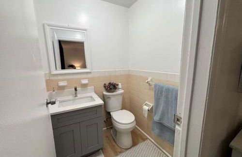 Entire Cozy Apartment Fully Renovated Modern Style - Foto 15