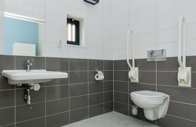 Nature Meets Luxury Stay - Photo 10