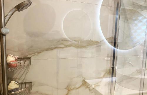 Luxury Home with Garden in the Suburbs - Foto 25