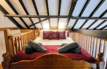 Barn in Happisburgh sleeping 2 and welcoming 5 dogs - close to beach! - Photo 8