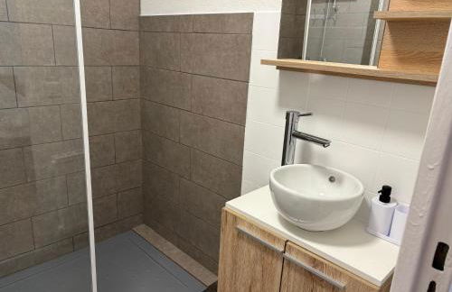 Centre Golfe Juan Plage et transports à pied, 5 min Cannes - Foto 13