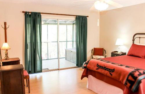 Group Cabin with Kayaks and Foosball Table in La Grange, Texas - Foto 8