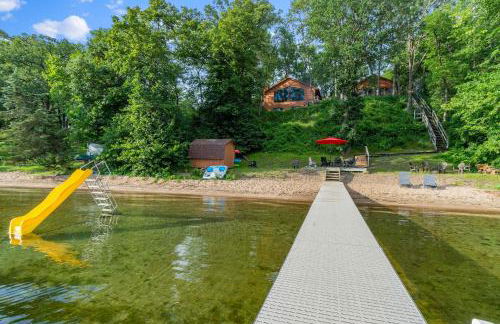 Sandy Beach Family Getaway with Fire Pit and Deck! - Foto 41