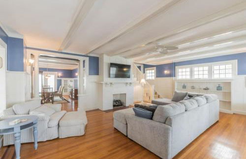 Beach Block 7 bdrms Parking Patio and Sunroom - Foto 1