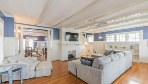 Beach Block 7 bdrms Parking Patio and Sunroom - Foto 1