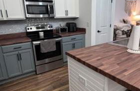 Cozy & Airy Retreat with Lots of Character - Foto 13