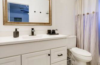 Lounge Area Office Fenced Yard Near It All - Photo 36