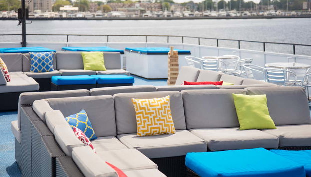 Crucero por Norfolk con comida - Foto 5, Sofás en la cubierta exterior del barco
