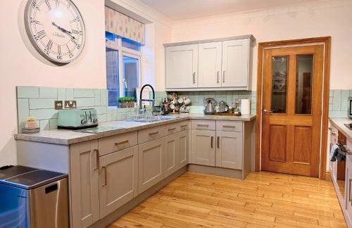 Private All-Weather Hot Tub House, Fire Pit, Free Parking, Near City Centre, Freeman Hospital, Great Transport Links - Foto 22