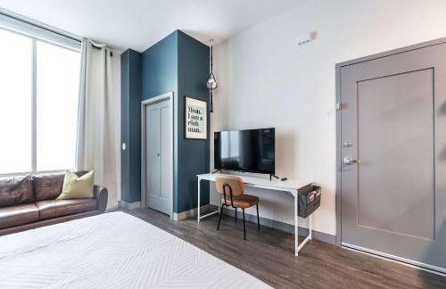 Bold and Bright Stay with Cher & Etta James Flair - Foto 20