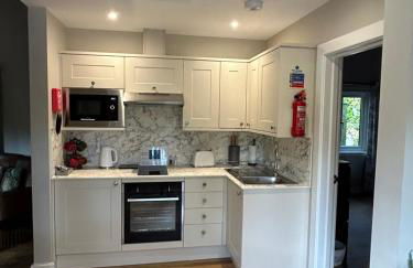 Breckland Lodge 2 with Hot Tub - Foto 18