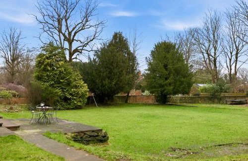 NEW Apartment with Pool Table and Parking Sleeps 7 - Foto 34