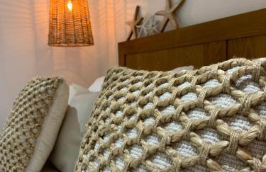 Ocean Drive Deluxe Apartment with complimentary Day Time Beach hut - Foto 2