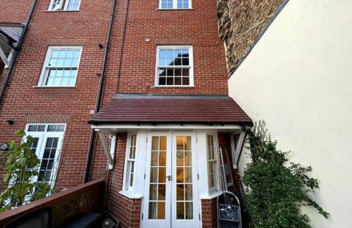 Queen Anne Court-FREE PARKING By Prescott Apartments - Photo 20