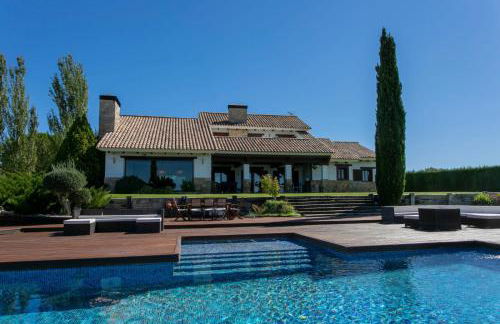 La Traviesa,Villa de Lujo de 500 m. en el Campo con Piscina - Foto 4