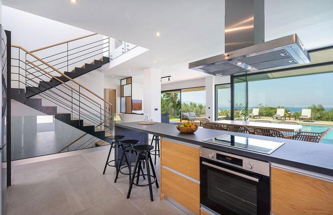 Sea View 4 Bedroom Villa With a Heated Pool - Foto 44