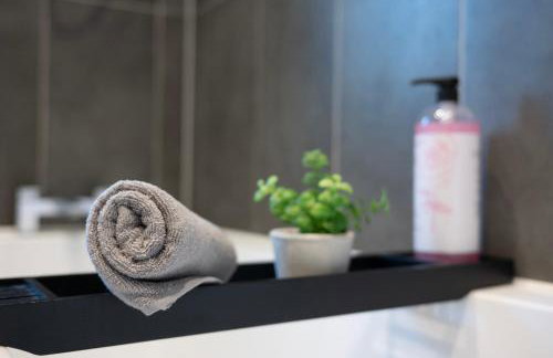 Modern 2 Bedroom Flat, Central Chatham, Self Check-in - Foto 15