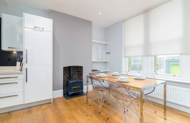 Modern 2BR Home in Dalston W/balcony, Fits 4 - Photo 19