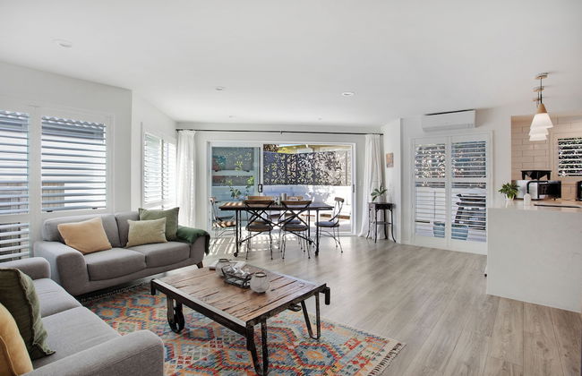 The Oasis Home with Hot Tub and Parking - Foto 9