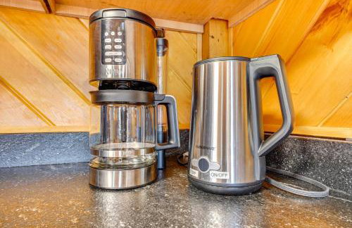 Athol Cabin with Deck and Fire Pit, 10 Mi to Lake - Foto 12