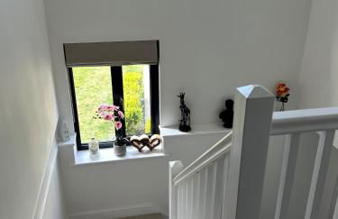 Charming King Bed Ensuite Studio in Peaceful West Challow - Photo 11