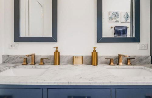 The Blue Sapphire 3BR 3BA Luxury Lakefront Home on Mineola Bay Stunning Views on Chain O Lakes - Photo 40