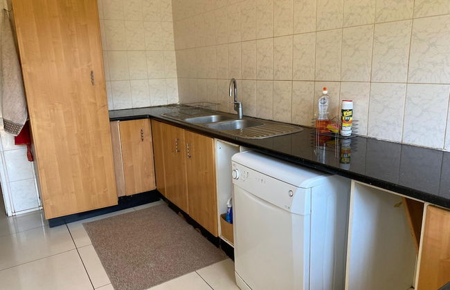 Luxurious 4 bed With Pool in Helensvale - 2255 - Foto 50