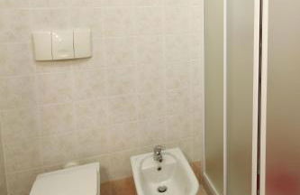 Luminoso Trilocale con Piscina e Giardino privato - Foto 14