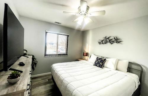 Modern Condo Central Huron Boat Basin Area - Foto 11