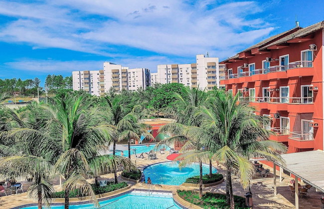 Frente ao Parque da Lagoa Quente, Apto particular com varanda e vista piscinas, com tela de proteção - Foto 36
