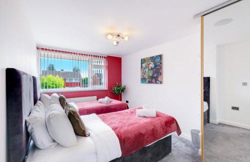 Elegant 5 Bed Home with Garden & Parking - Slough - Foto 38