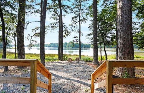 Waterfront 1BR on Working Farm with Deck and View - Foto 1