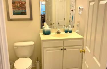 Beach perfect getaway 2 bedroom apartment - Foto 14