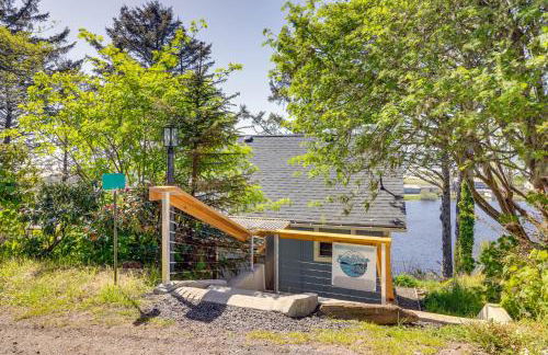 Walk to Winema Road Beach Home with Hot Tub! - Foto 23