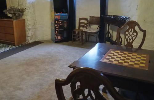 Historic Tudor with River Views & Fun Gaming Room - Foto 35