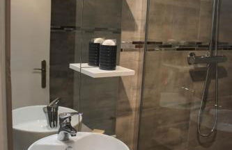 Appartement Quai Ouest, vue entrée port, Stationnement gratuit, Lits faits pour votre arrivée, serviettes de toilettes fournies - Foto 13